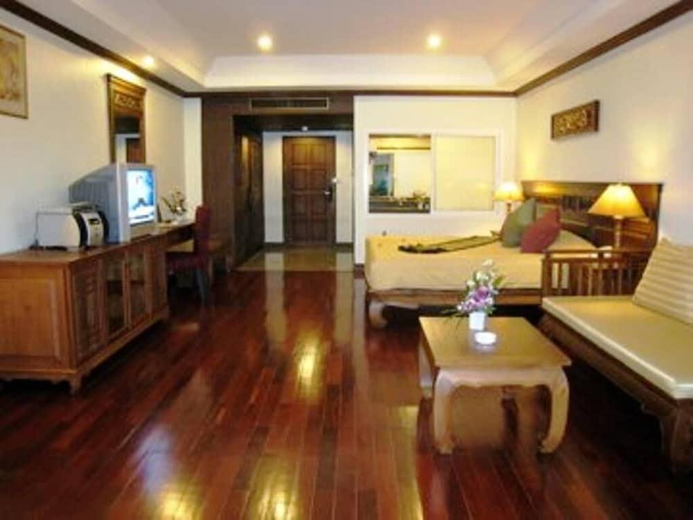 פאטאיה Avalon Beach Resort מראה חיצוני תמונה